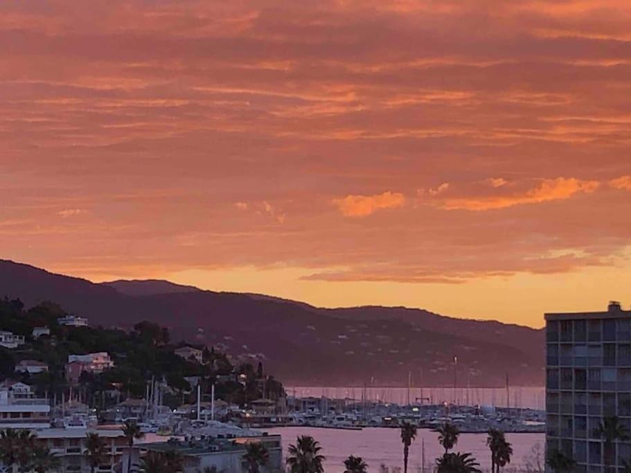 Appartement Vue Mer Au Lavandou Le Lavandou Luaran gambar
